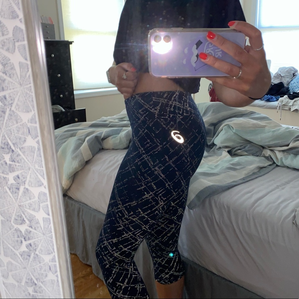 Cropped exercise leggings